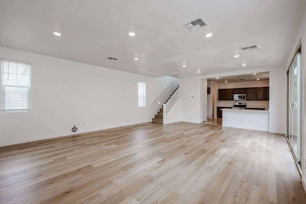 1911 S Bedford Pl - Photo 4 of 31