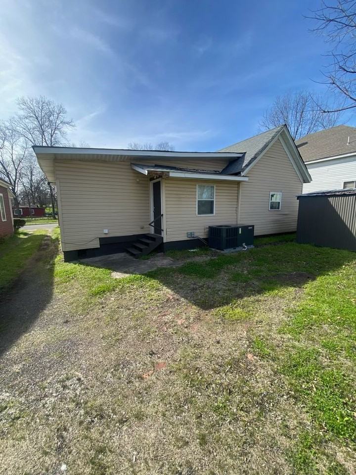 407 Avenue U - Photo 2 of 6