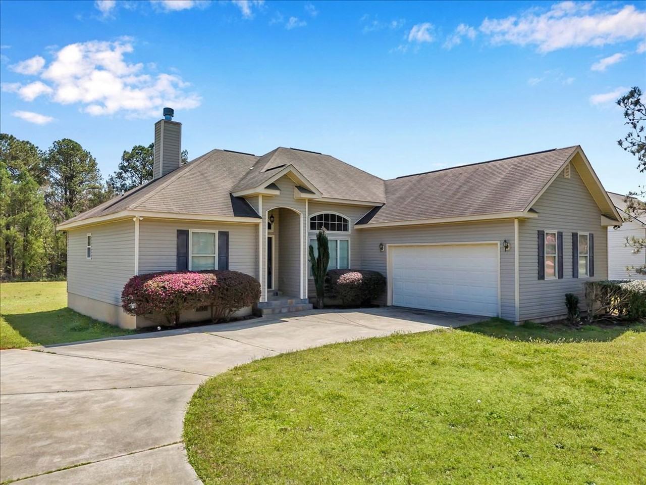 331 Amanda Dr - Photo 2 of 35
