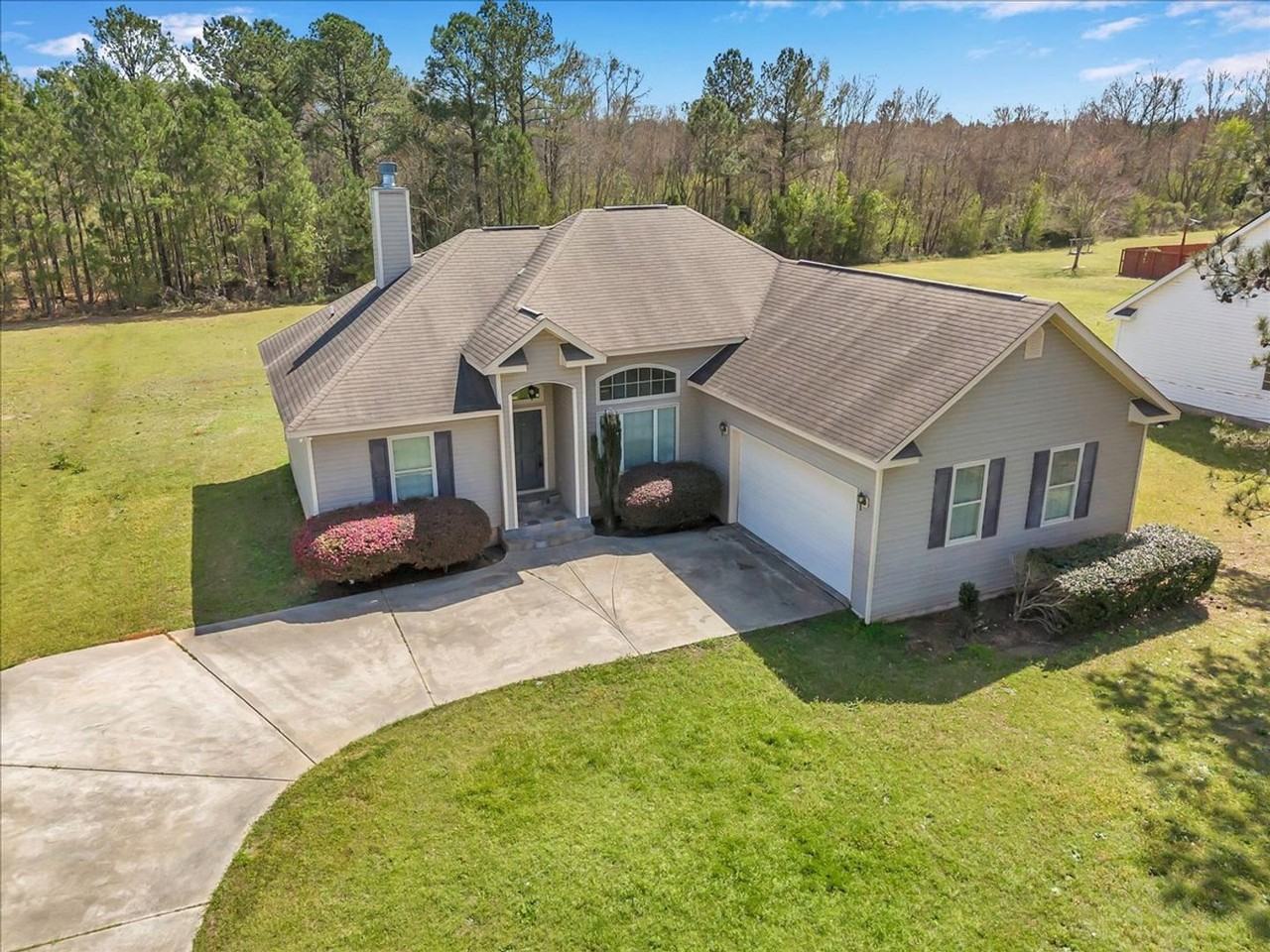 331 Amanda Dr - Photo 3 of 35