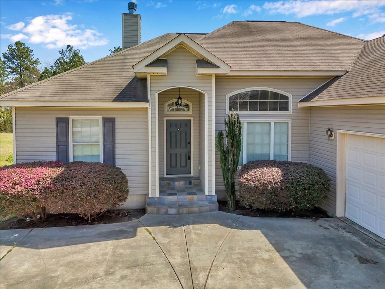 331 Amanda Dr - Photo 4 of 35