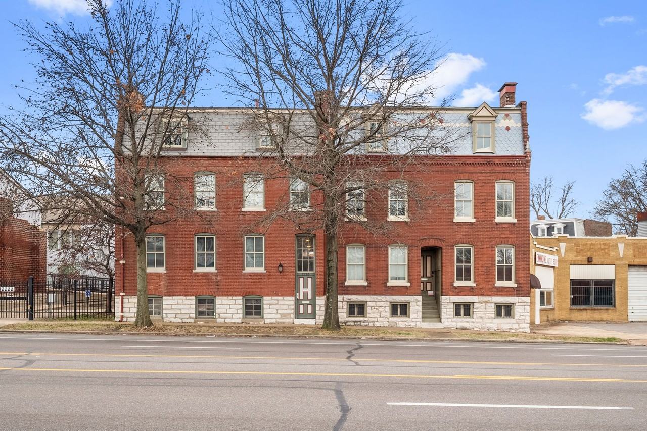 2226 Gravois Ave - Photo 2 of 33