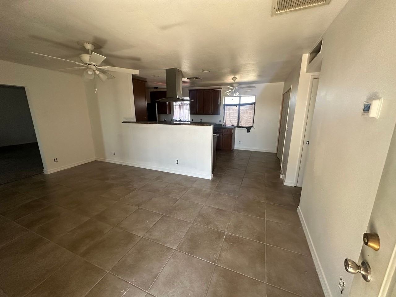 709 S Eagle Ave - Photo 2 of 13