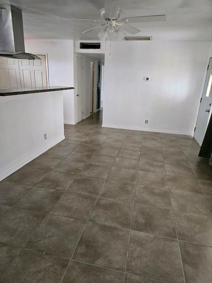 709 S Eagle Ave - Photo 3 of 13