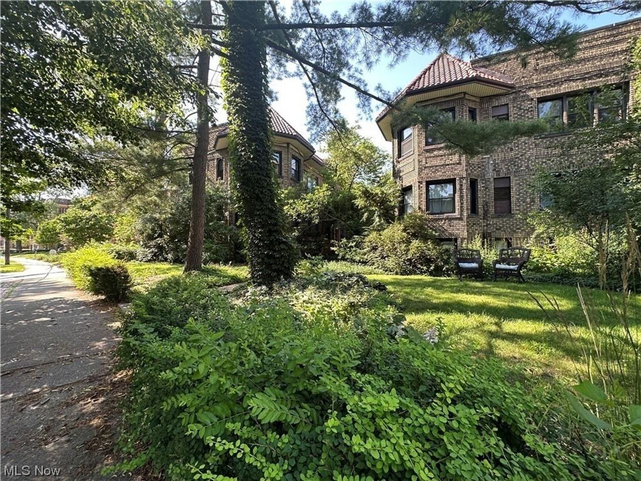 2469 Overlook Rd - Photo 3 of 43