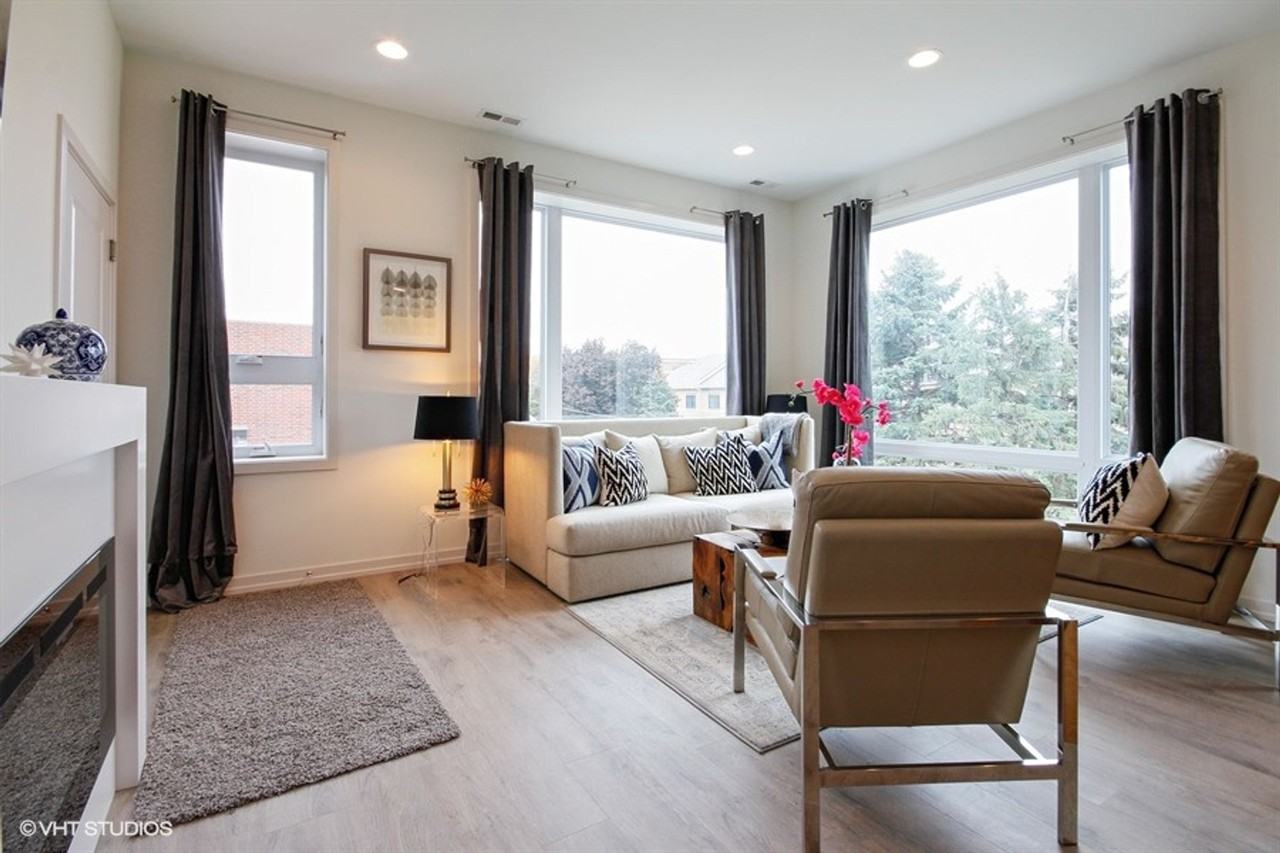 STUNNING PORTAGE PARK 2 BED 2 BA WITH CONDO QUALITY FINISHES - Photo 4 of 17