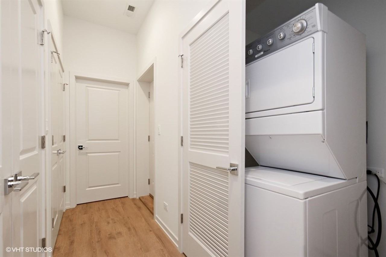 STUNNING PORTAGE PARK 2 BED 2 BA WITH CONDO QUALITY FINISHES - Photo 6 of 17