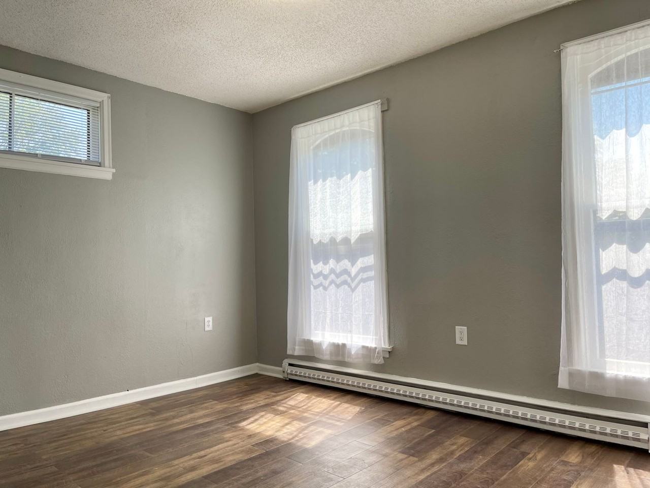 1021 Hudson Road - Photo 3 of 17