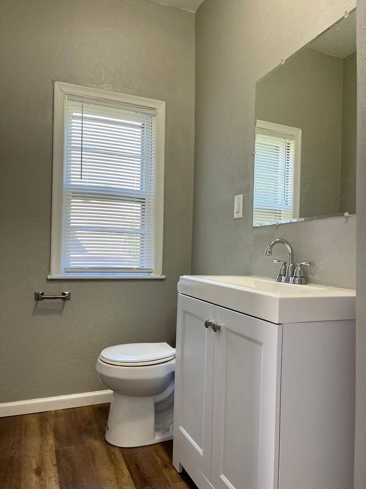 1021 Hudson Road - Photo 6 of 17