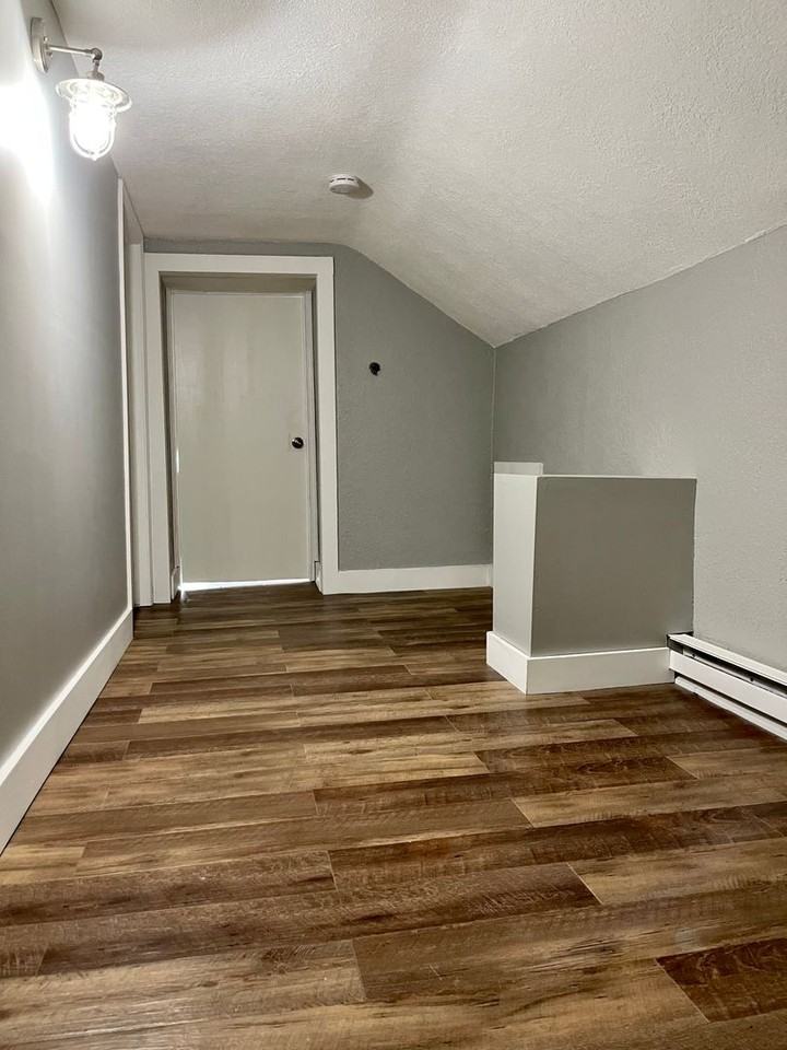 1021 Hudson Road - Photo 7 of 17