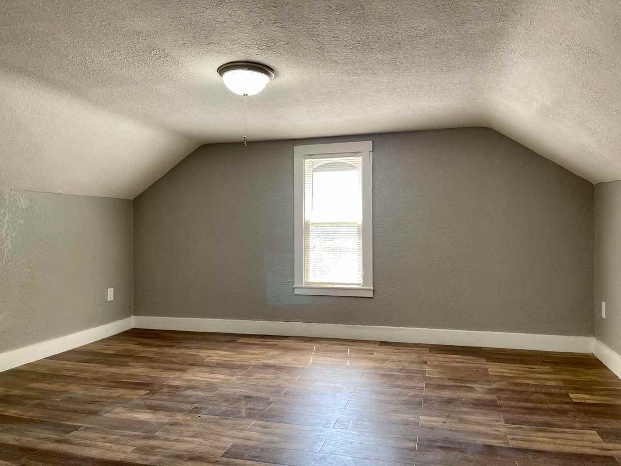 1021 Hudson Road - Photo 4 of 17