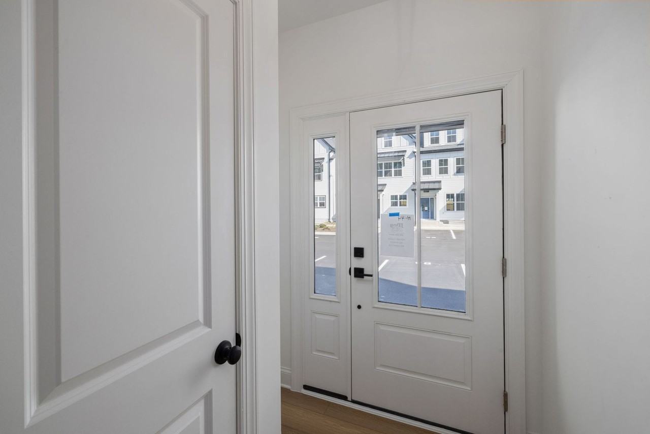 4820 Gossamer Ln - Photo 5 of 31