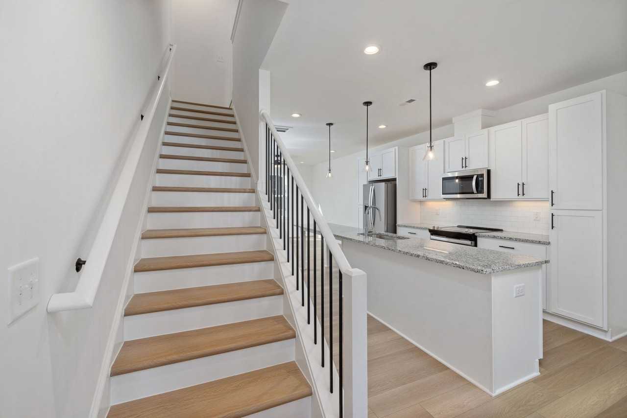 4820 Gossamer Ln - Photo 6 of 31