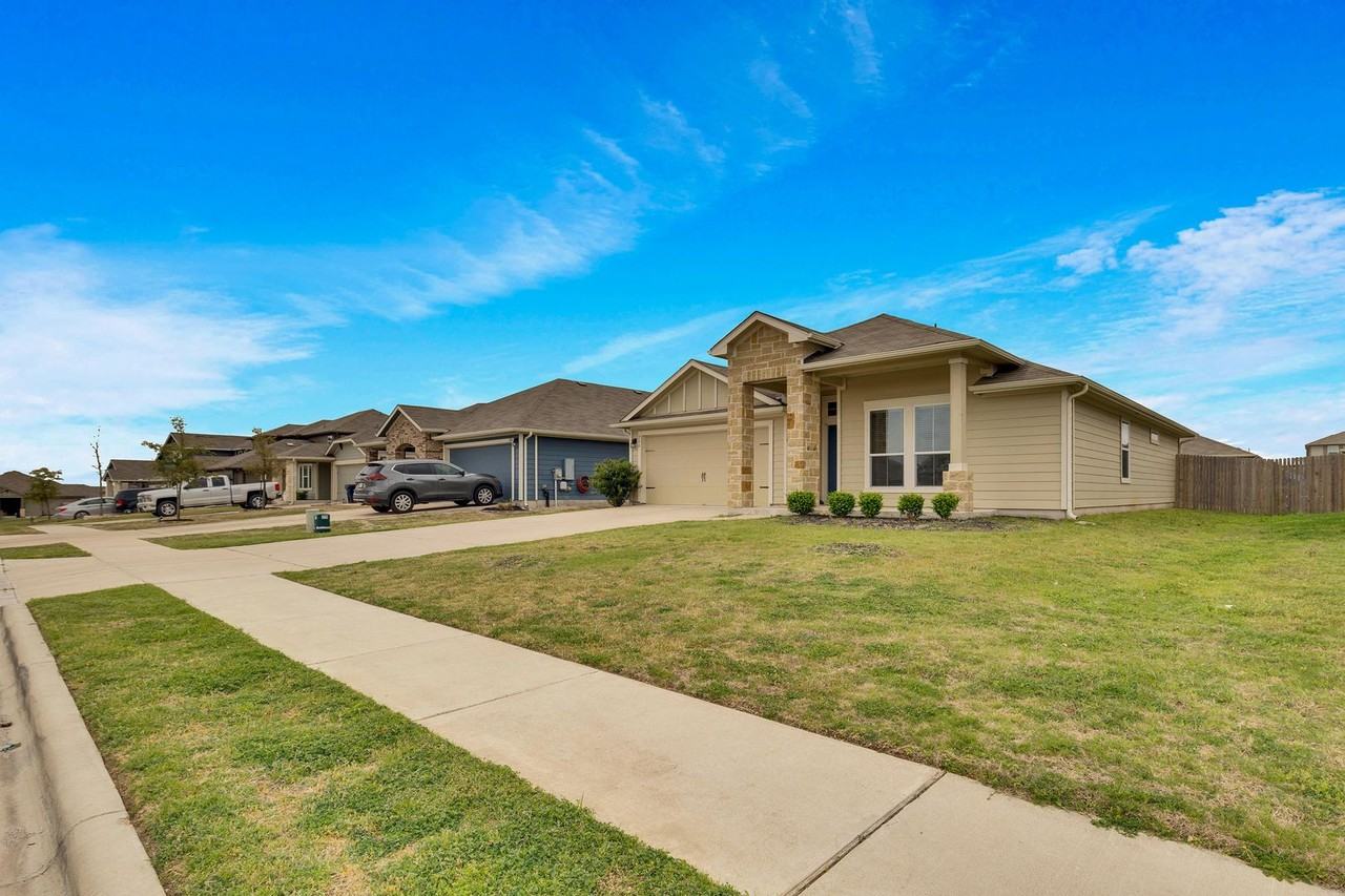 208 Garcitas Creek Ln - Photo 2 of 24