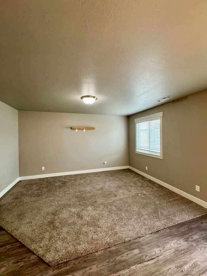 1939 N 225 W - Photo 3 of 11