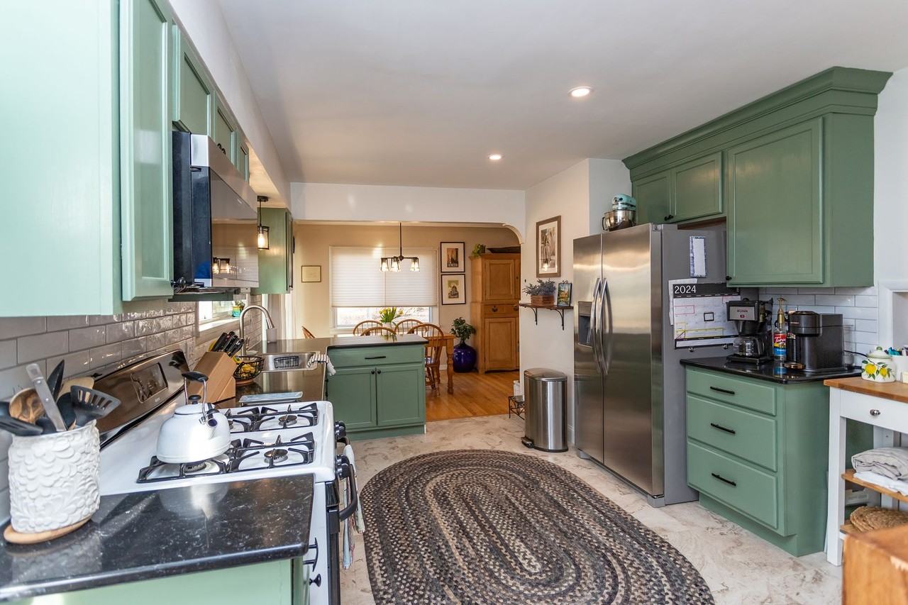 617 Kinnikinnik Dr - Photo 2 of 38