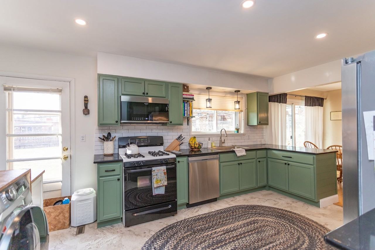 617 Kinnikinnik Dr - Photo 3 of 38