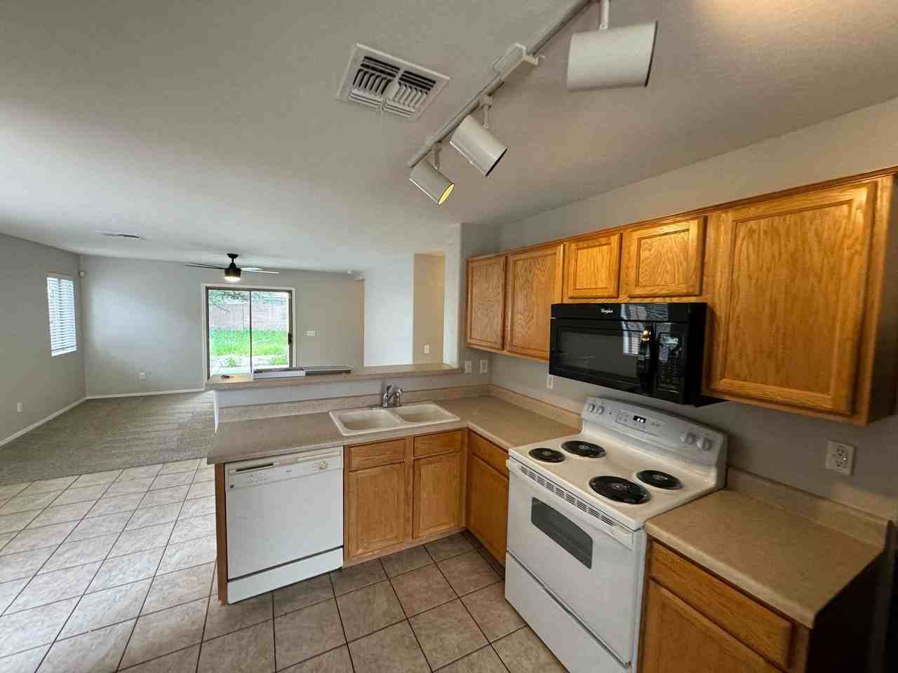 44871 W Gavilan Dr - Photo 3 of 16