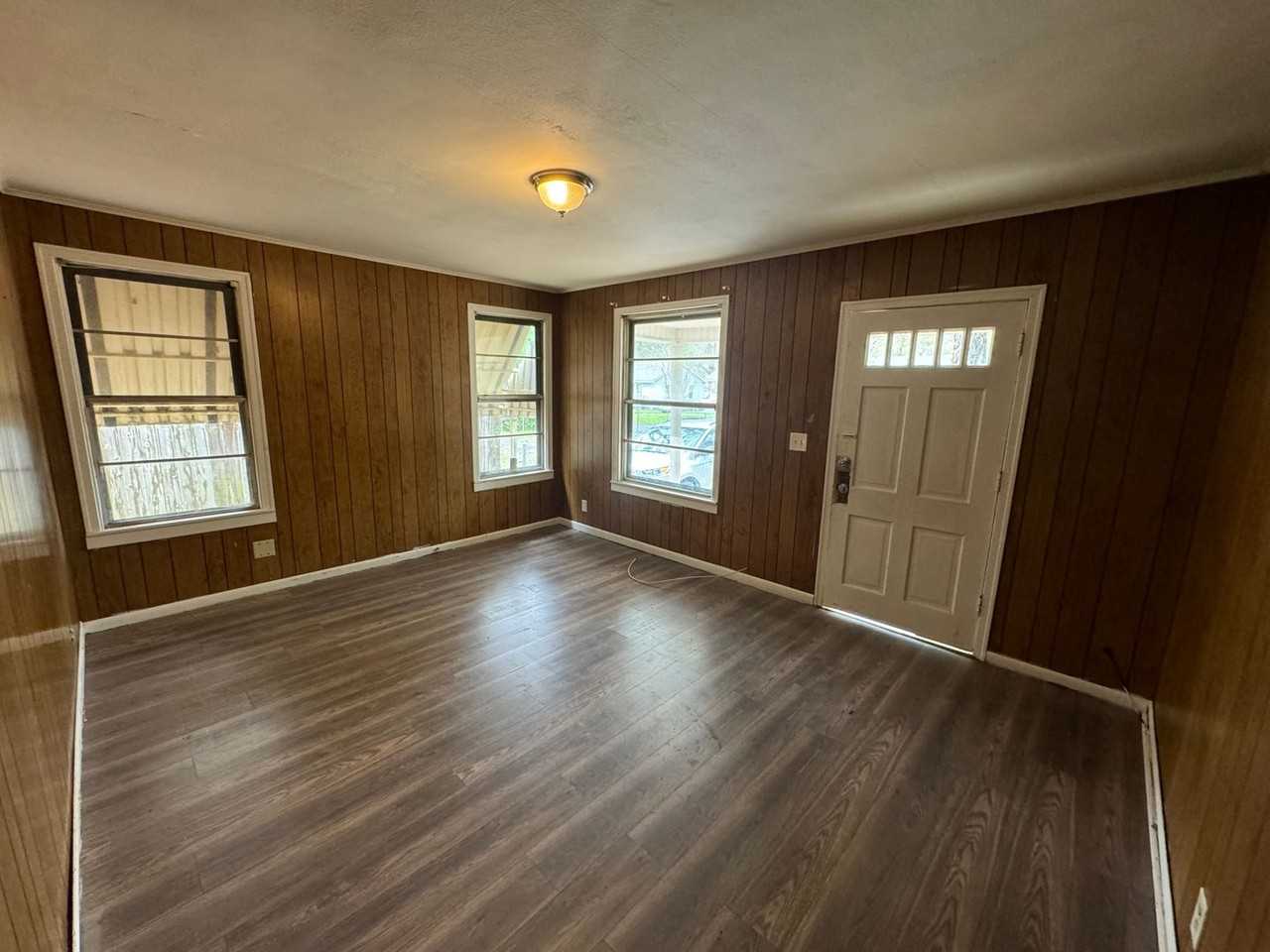 2531 Drexel St - Photo 2 of 12