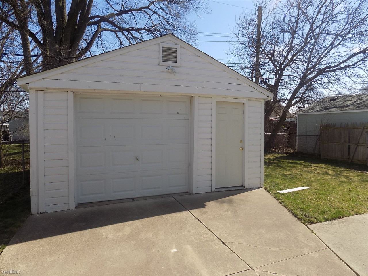 21720 Cushing Ave - Photo 2 of 15