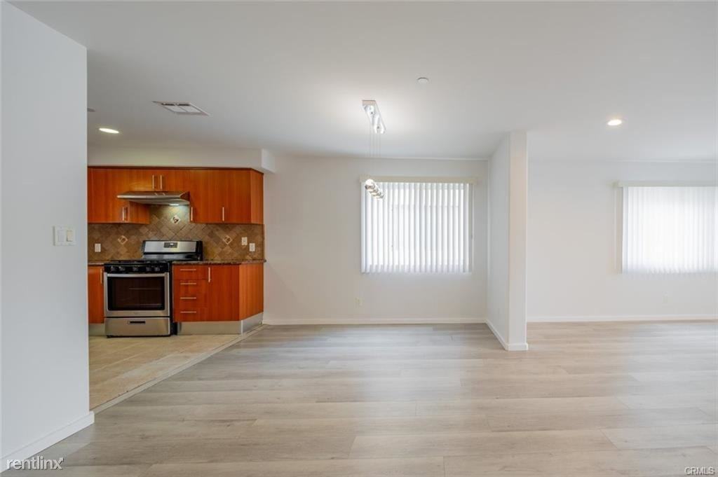 6452 Woodley Ave #3 - Photo 3 of 20