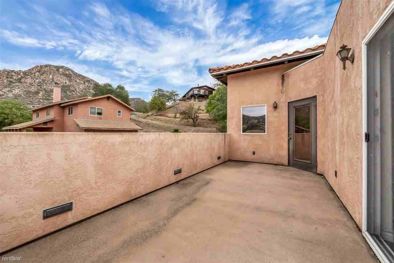 418 Silverbrook Dr - Photo 3 of 20