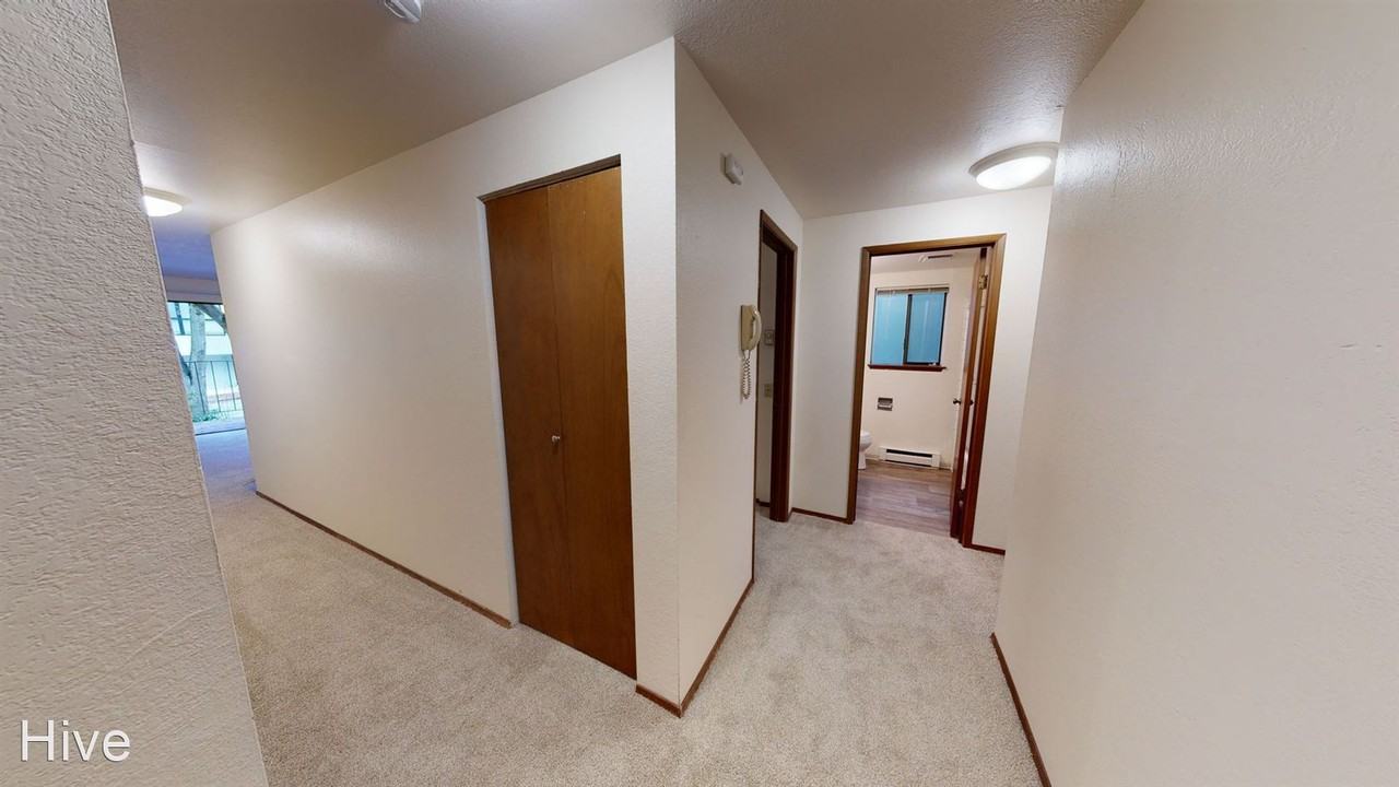 7000 Roosevelt Way NE - Photo 3 of 12