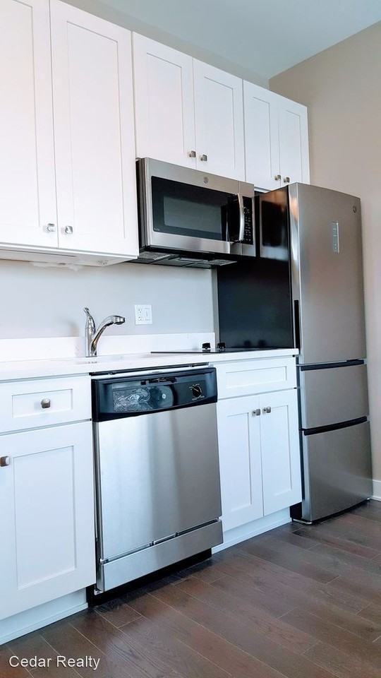 1409 West - Photo 2 of 6