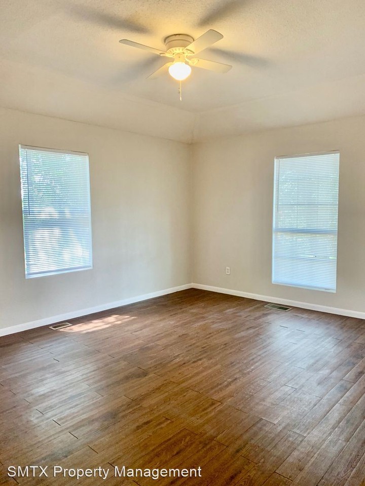 1628 Gordon Rd - Photo 3 of 10