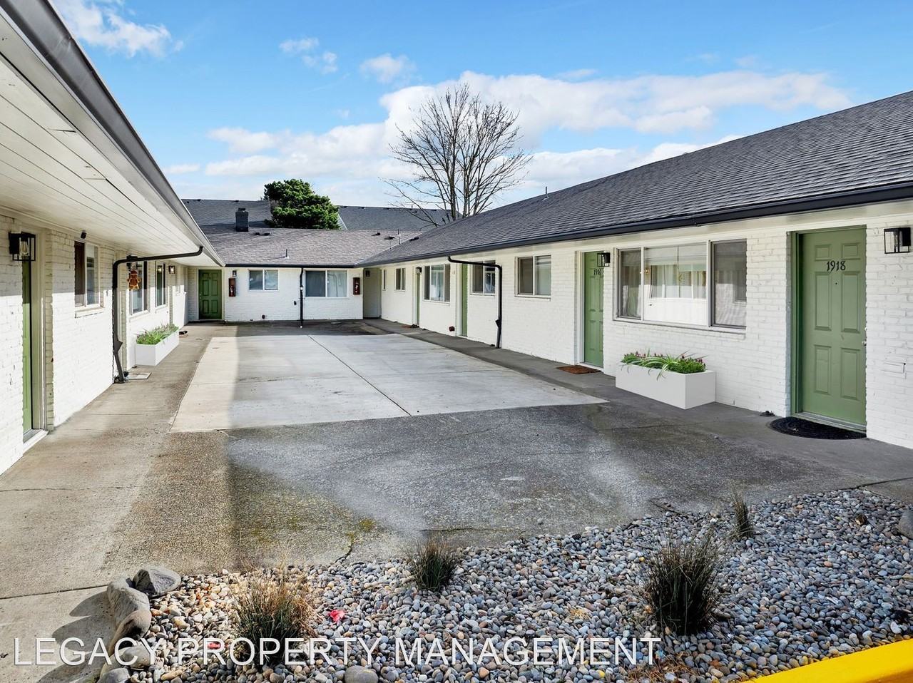 Tabor Villa - Photo 3 of 12