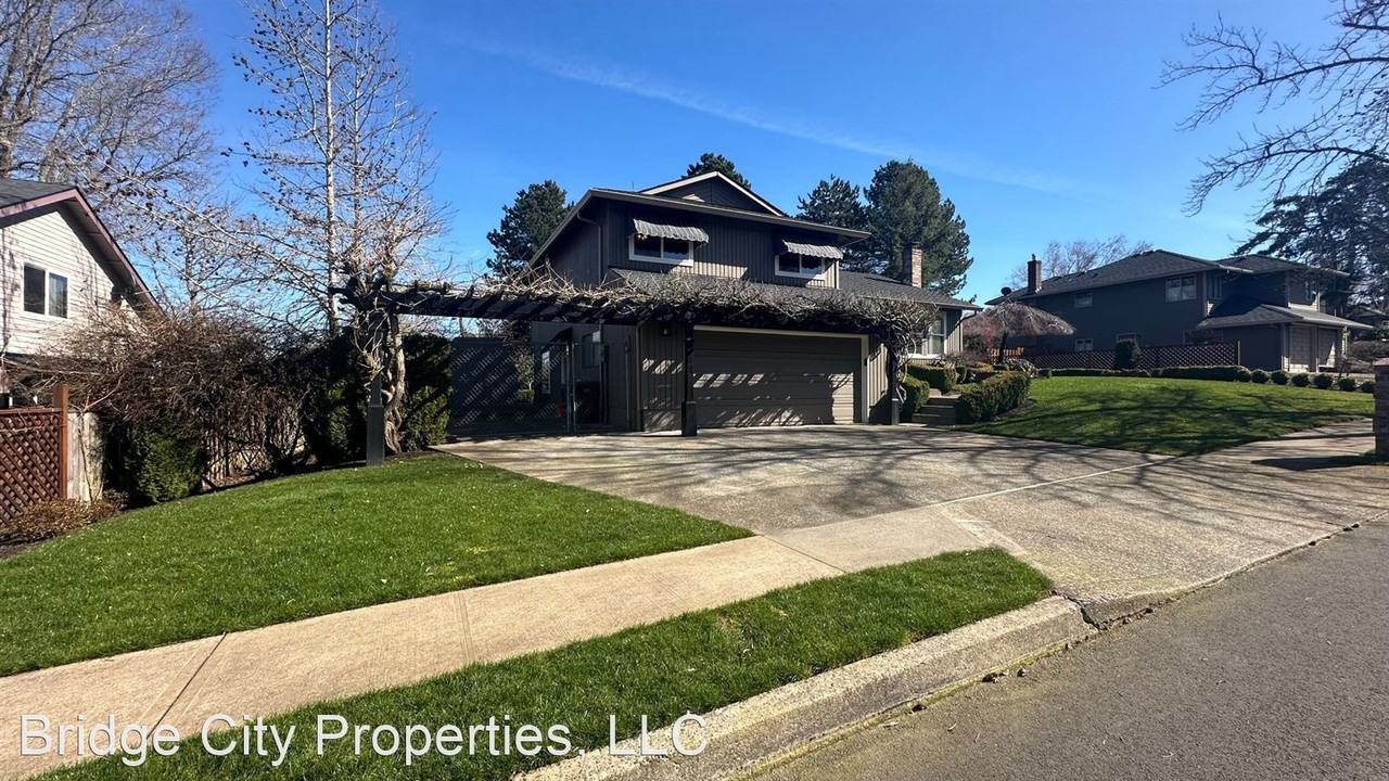 2450 Sw Eastwood Ave - Photo 2 of 45