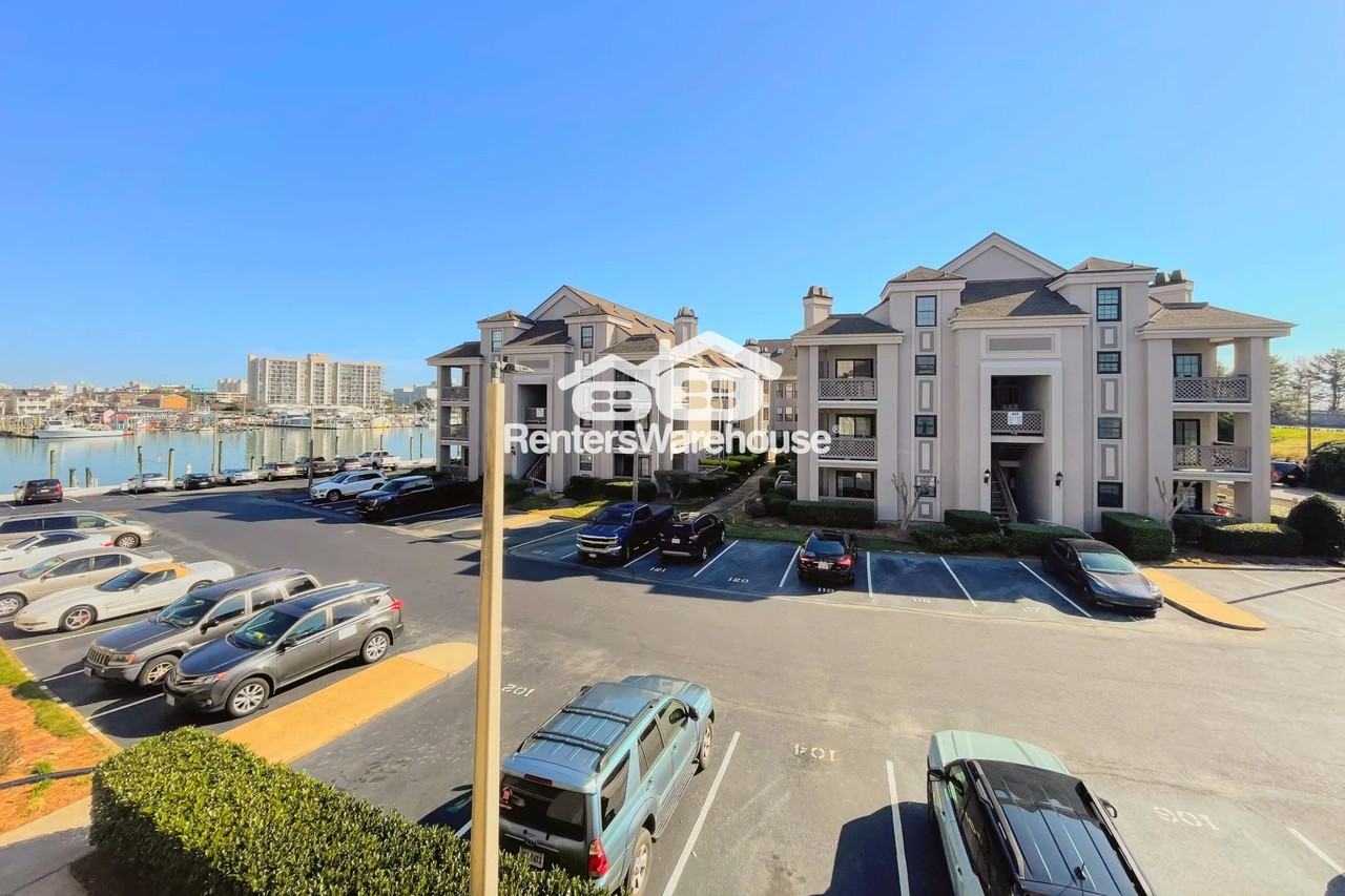 411 Harbour Pt - Photo 3 of 28