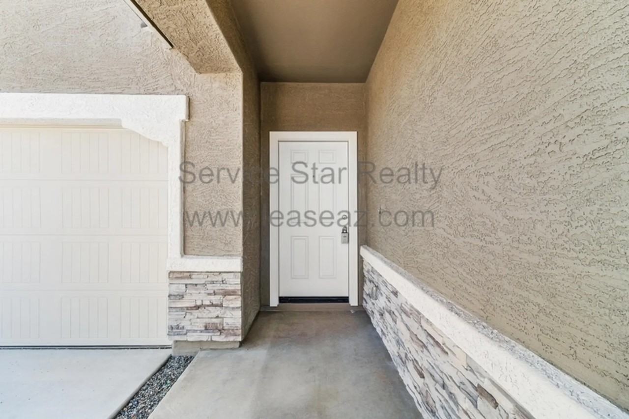 16495 W Christy Dr - Photo 3 of 22