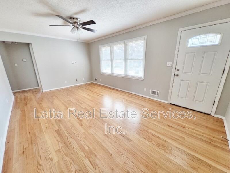 3821 S Adams Ave - Photo 3 of 16