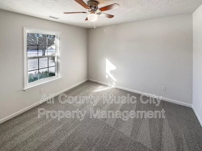 1945 Stoney Meadow Dr - Photo 7 of 20