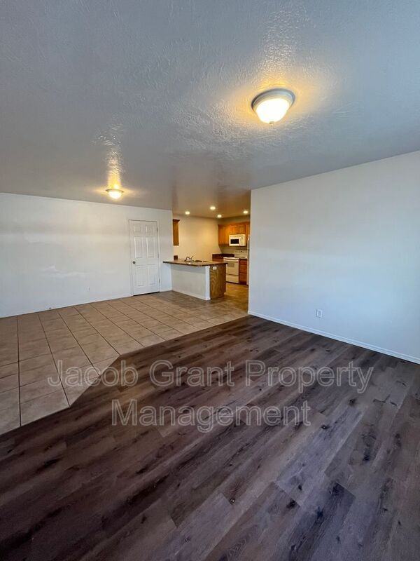 198 Opal Ct #A - Photo 2 of 11