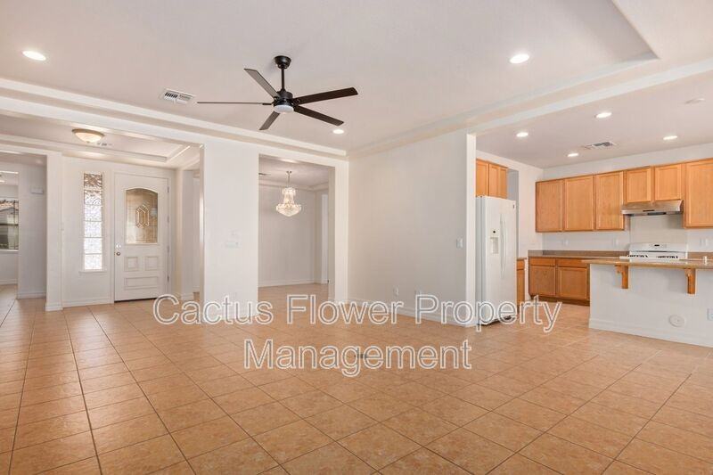 1918 E Indigo Ct - Photo 5 of 31