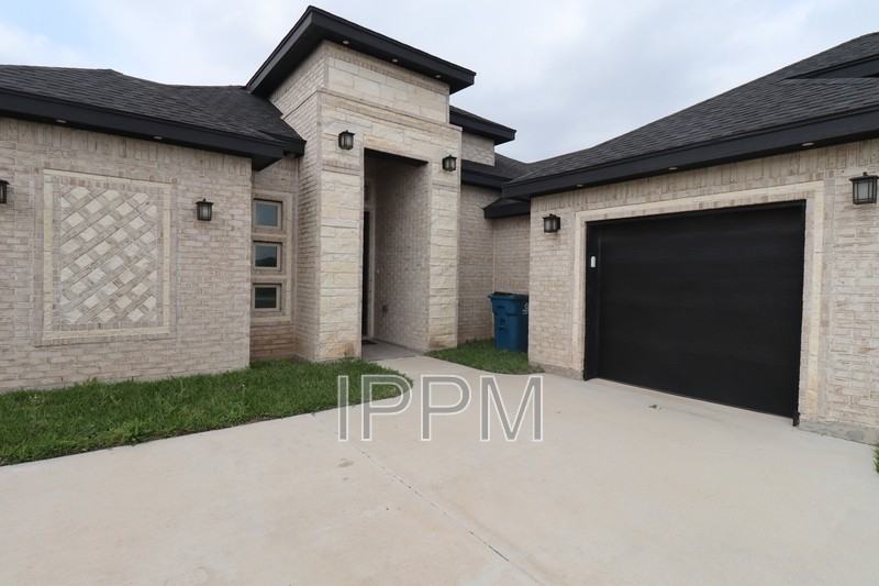 264 Broadway Dr - Photo 2 of 20