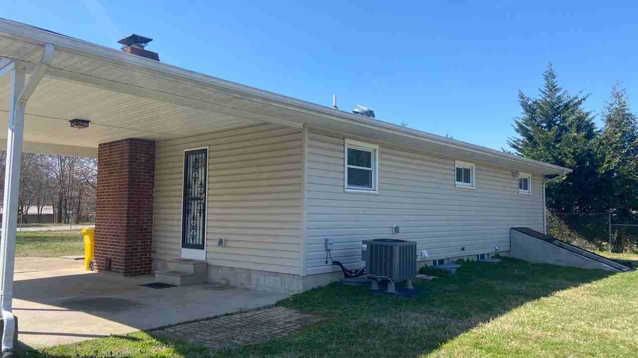 7625 Post Rd - Photo 3 of 17