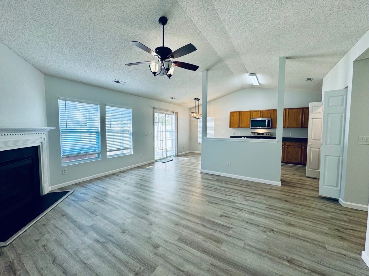 207 Bellegrove Dr - Photo 3 of 18