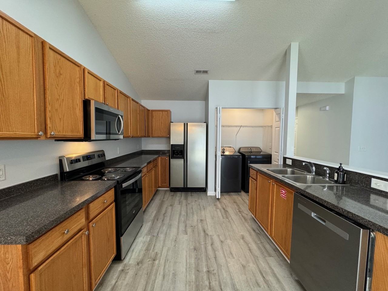 207 Bellegrove Dr - Photo 5 of 18