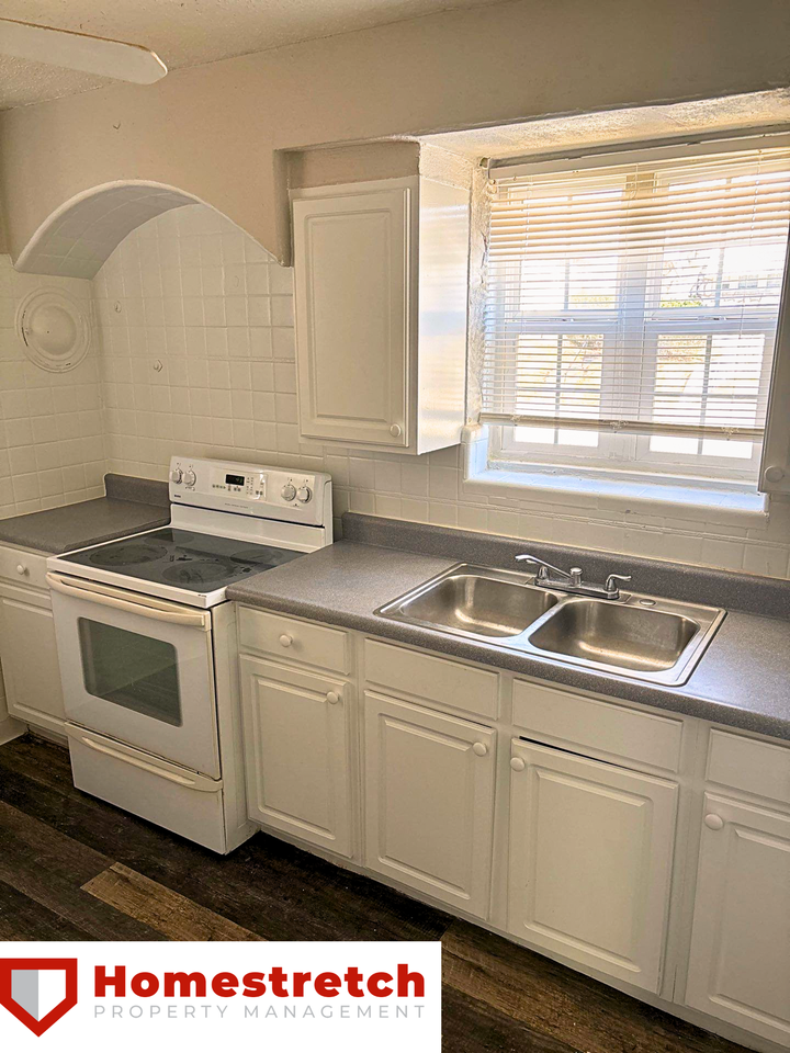 6532 Myron Ave - Photo 3 of 9