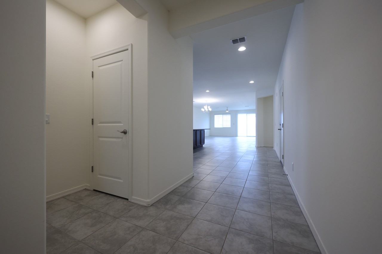 1142 E Westwood Dr - Photo 4 of 33