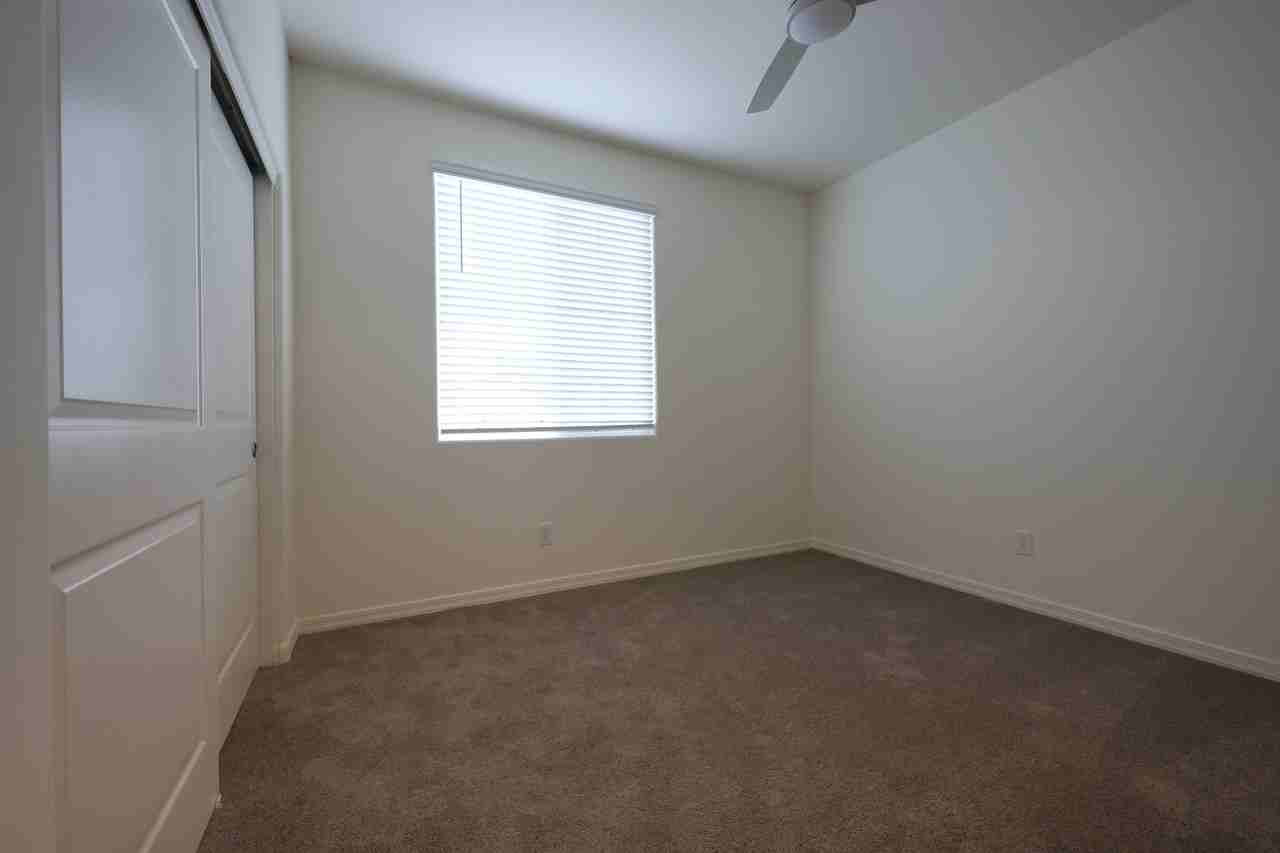 1142 E Westwood Dr - Photo 5 of 33