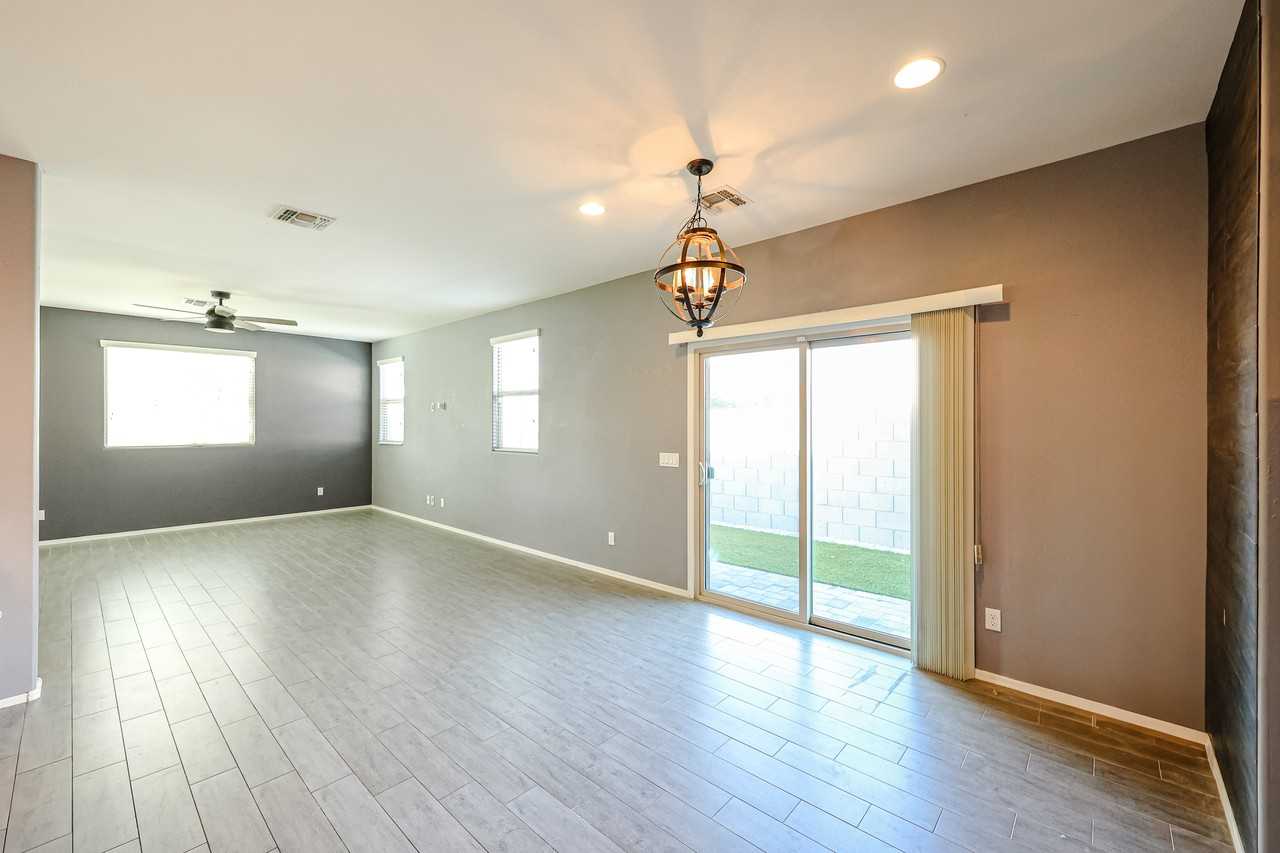 2632 N 73rd Gln - Photo 2 of 38