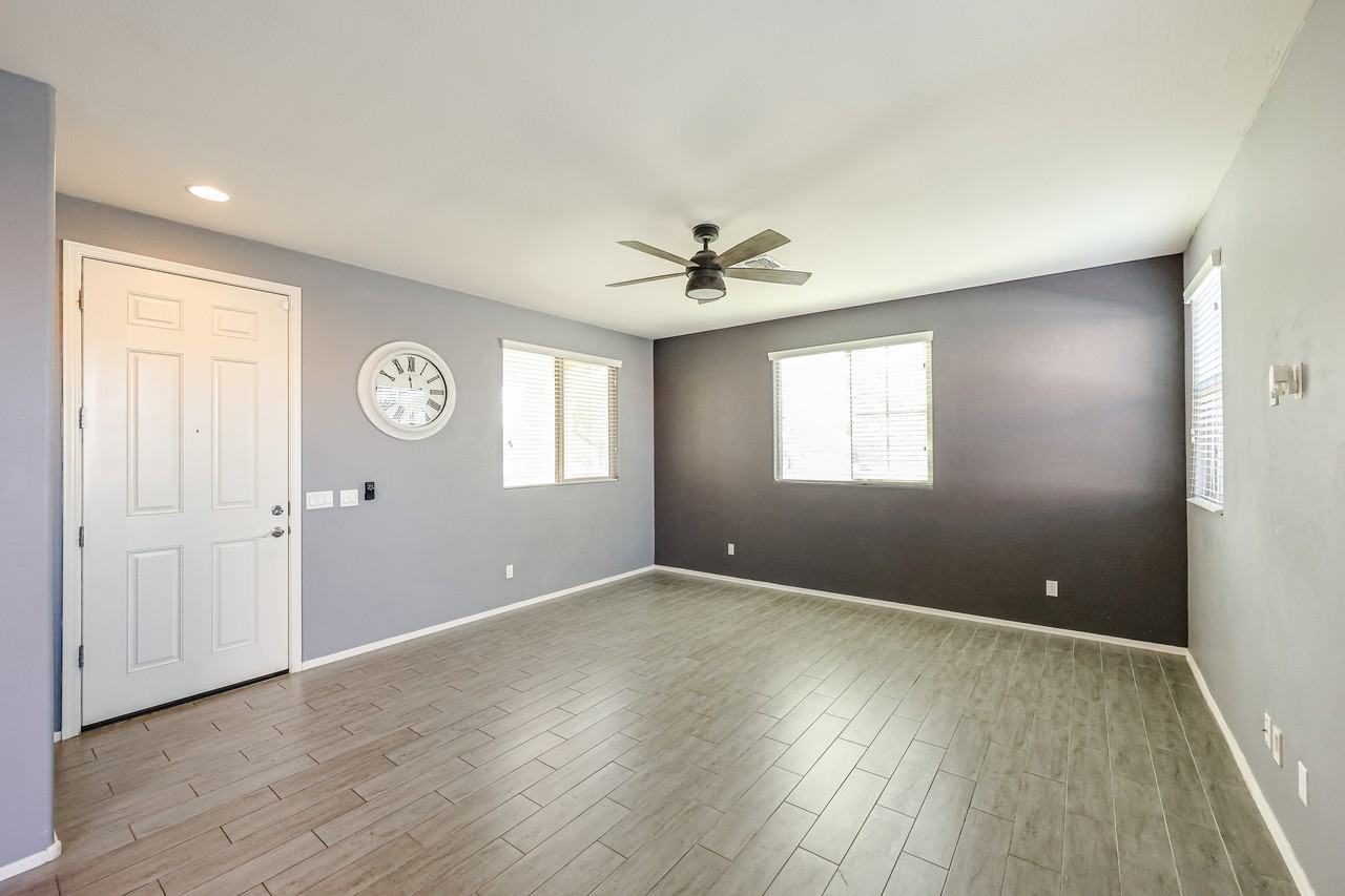 2632 N 73rd Gln - Photo 3 of 38