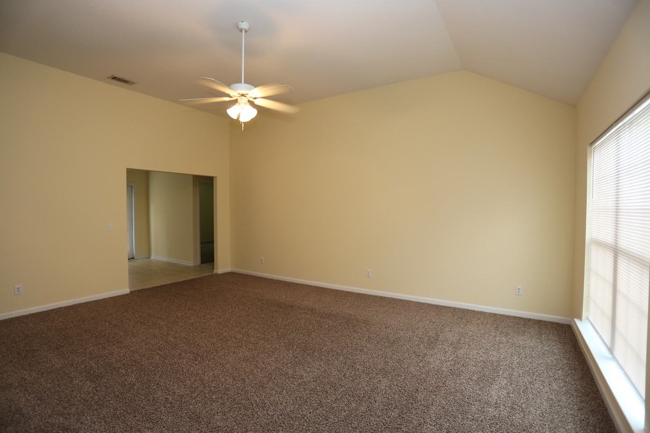 125 Stonebrook Way - Photo 3 of 10