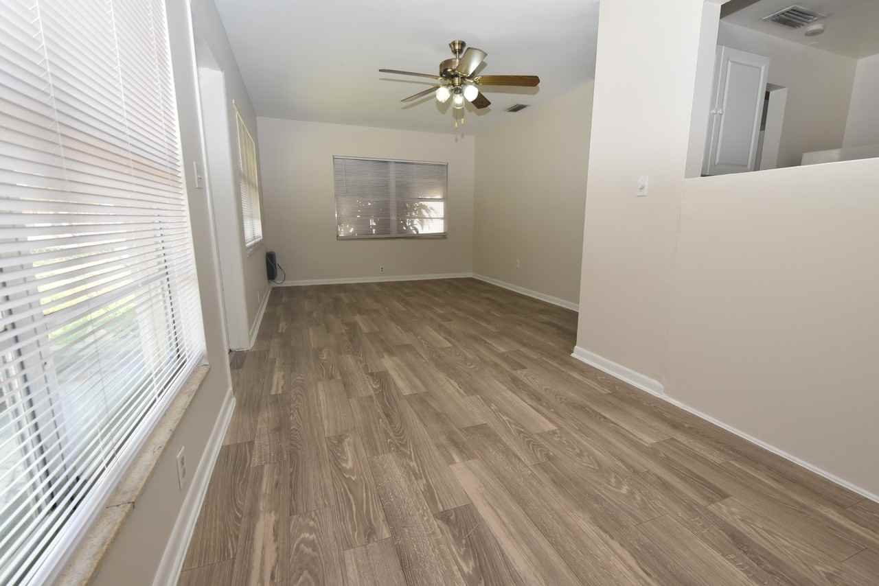 10001 N 22nd St - Photo 3 of 13