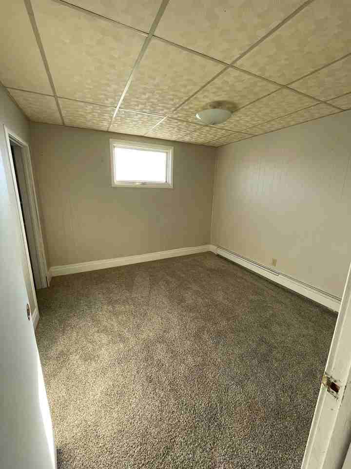 216 N Emmett Ave - Photo 3 of 11