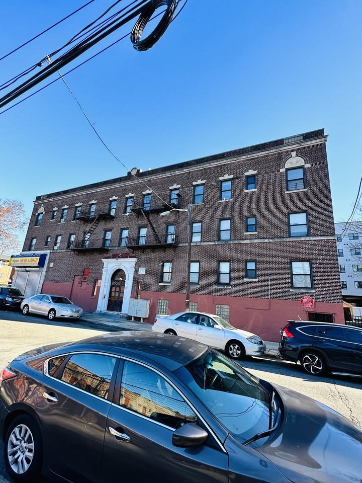 30 Rutgers Street #206